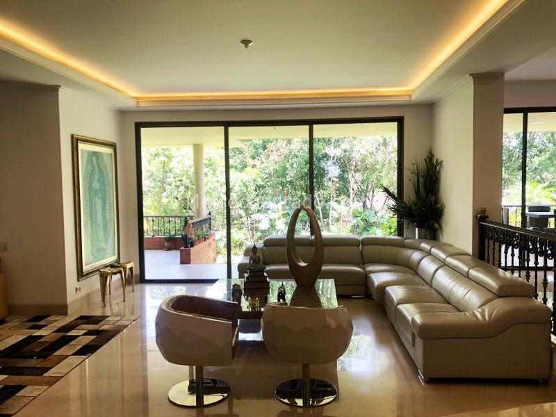 4BR House with 5 Baths in El Poblado Gated Unit (450m²) - 2