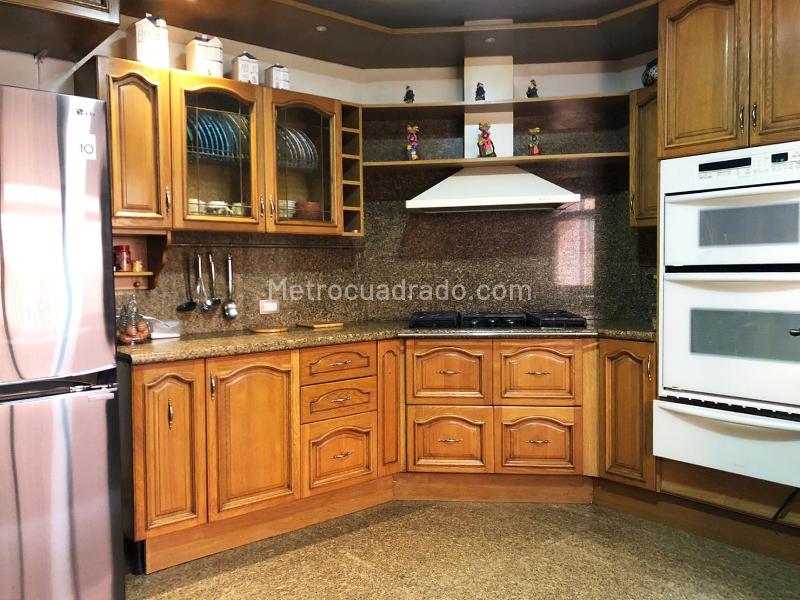 4BR House with 5 Baths in El Poblado Gated Unit (450m²) - 7