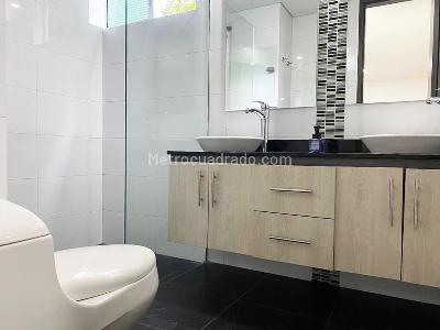 Apartamento de 3 alcobas en venta en Lalinde, Medellín, 146 m² · foto 18 de 20