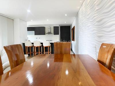 Apartamento de 3 alcobas en venta en Lalinde, Medellín, 146 m² · foto 2 de 20