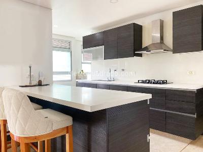 Apartamento de 3 alcobas en venta en Lalinde, Medellín, 146 m² · foto 5 de 20