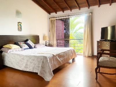 Casa de 3 alcobas en venta en Los Benedictinos, Envigado, 239 m² · foto 11 de 20