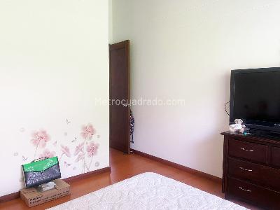 Casa de 3 alcobas en venta en Los Benedictinos, Envigado, 239 m² · foto 13 de 20
