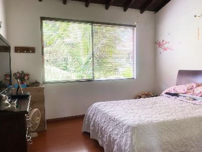 Casa de 3 alcobas en venta en Los Benedictinos, Envigado, 239 m² · foto 14 de 20