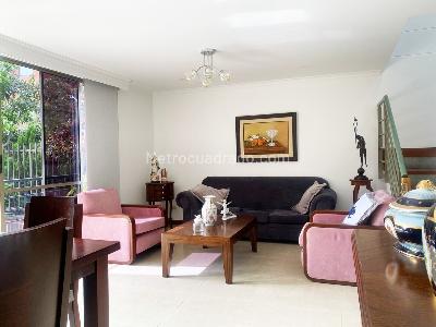 Casa de 3 alcobas en venta en Los Benedictinos, Envigado, 239 m² · foto 2 de 20
