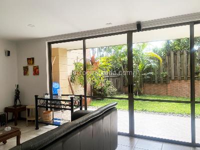 Casa de 3 alcobas en venta en Los Benedictinos, Envigado, 239 m² · foto 3 de 20