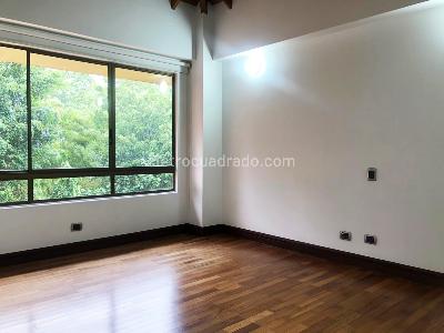 Casa de 4 alcobas en venta en El Poblado, Medellín, 375 m² · foto 13 de 20