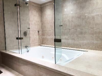 Casa de 4 alcobas en venta en El Poblado, Medellín, 375 m² · foto 17 de 20
