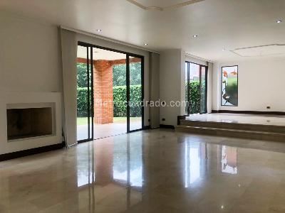 Casa de 4 alcobas en venta en El Poblado, Medellín, 375 m² · foto 3 de 20