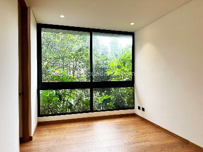 Apartamento de 3 alcobas en venta en El Castillo, Medellín, 215 m² · foto 12 de 17