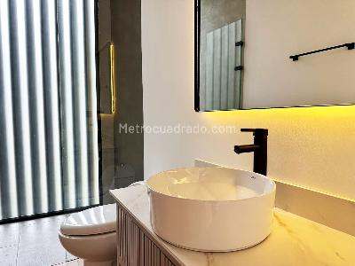 Apartamento de 3 alcobas en venta en El Castillo, Medellín, 215 m² · foto 16 de 17