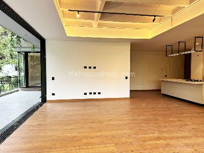 Apartamento de 3 alcobas en venta en El Castillo, Medellín, 215 m² · foto 3 de 17