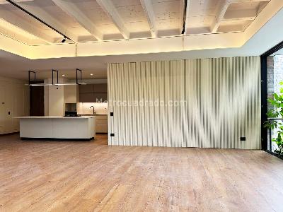 Apartamento de 3 alcobas en venta en El Castillo, Medellín, 215 m² · foto 4 de 17