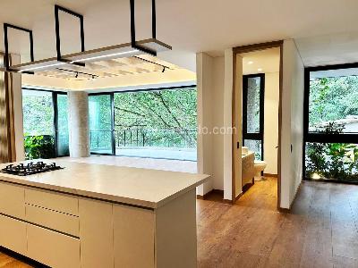 Apartamento de 3 alcobas en venta en El Castillo, Medellín, 215 m² · foto 5 de 17