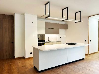 Apartamento de 3 alcobas en venta en El Castillo, Medellín, 215 m² · foto 7 de 17