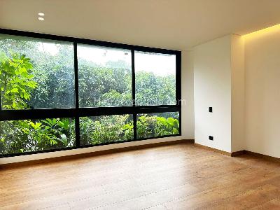 Apartamento de 3 alcobas en venta en El Castillo, Medellín, 215 m² · foto 8 de 17