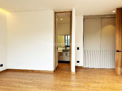 Apartamento de 3 alcobas en venta en El Castillo, Medellín, 215 m² · foto 9 de 17