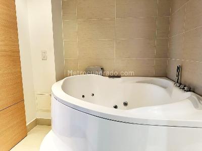 Apartamento de 3 alcobas en venta en El Poblado, Medellín, 194 m² · foto 17 de 20