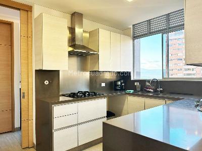 Apartamento de 3 alcobas en venta en El Poblado, Medellín, 194 m² · foto 8 de 20