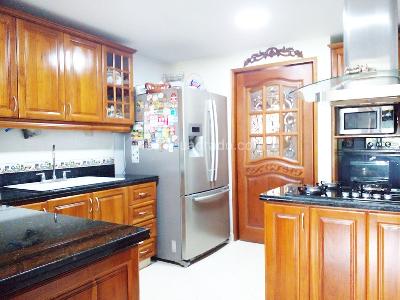 Casa de 3 alcobas en venta en Envigado, Envigado, 236 m² · foto 9 de 20