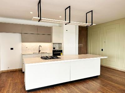 Apartamento de 3 alcobas en venta en El Poblado, Medellín, 215 m² · foto 7 de 19