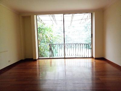 Casa de 3 alcobas en venta en El Poblado, Medellín, 270 m² · foto 3 de 20