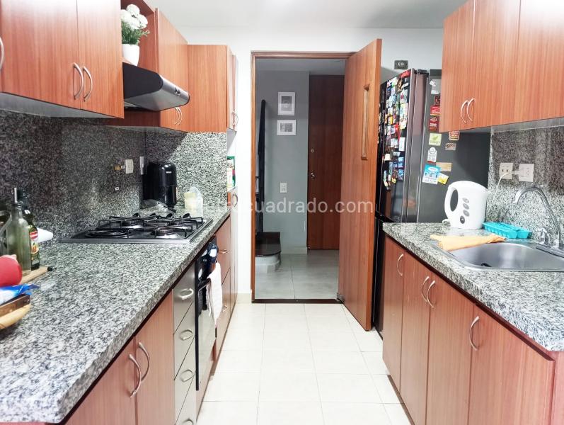 Apartamento de 2 Alcobas con Balcón y Parqueadero Cubierto en Los Balsos - 6