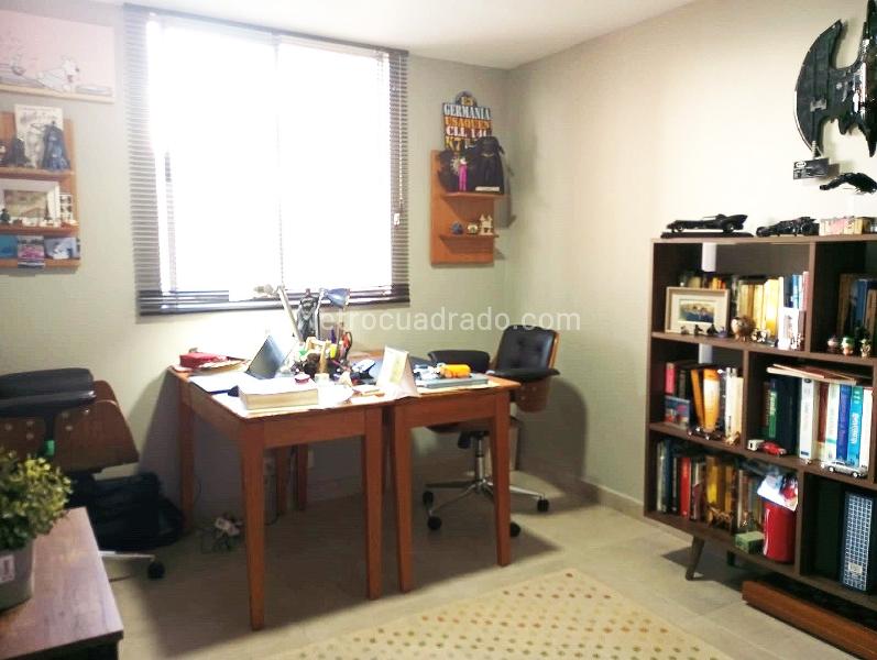 Apartamento de 2 Alcobas con Balcón y Parqueadero Cubierto en Los Balsos - 7