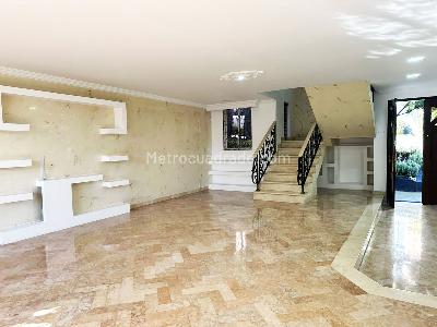 Casa de 4 alcobas en venta en El Poblado, Medellín, 330 m² · foto 2 de 15