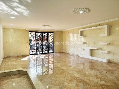 Casa de 4 alcobas en venta en El Poblado, Medellín, 330 m² · foto 3 de 15