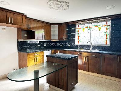 Casa de 4 alcobas en venta en El Poblado, Medellín, 330 m² · foto 5 de 15