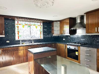 Casa de 4 alcobas en venta en El Poblado, Medellín, 330 m² · foto 6 de 15