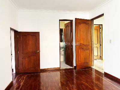 Casa de 4 alcobas en venta en El Poblado, Medellín, 330 m² · foto 8 de 15