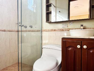 Casa de 4 alcobas en venta en El Poblado, Medellín, 330 m² · foto 13 de 15