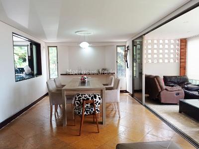 Casa de 3 alcobas en venta en El Poblado, Medellín, 240 m² · foto 2 de 20