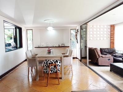 Casa de 3 alcobas en venta en El Poblado, Medellín, 240 m² · foto 3 de 20