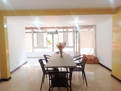 Casa de 4 alcobas en venta en El Poblado, Medellín, 433 m² · foto 3 de 19