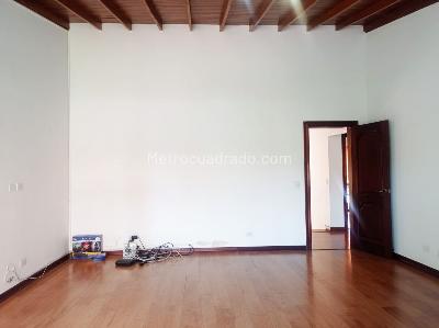 Casa de 4 alcobas en venta en El Poblado, Medellín, 433 m² · foto 8 de 19