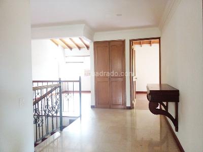 Casa de 3 alcobas en arriendo en Envigado, Envigado, 237 m² · foto 8 de 20