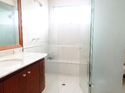 Casa en arriendo en El Poblado, Medellín · foto 14 de 19