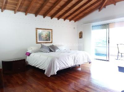 Casa en arriendo en El Poblado, Medellín · foto 6 de 19