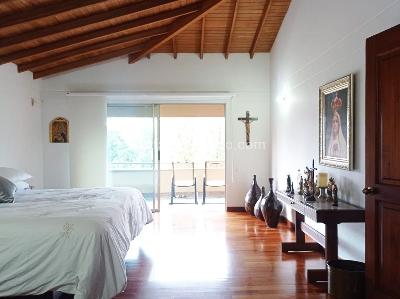 Casa en arriendo en El Poblado, Medellín · foto 8 de 19