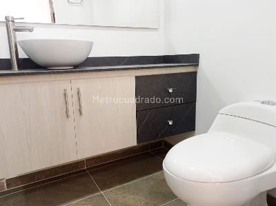 Apartamento de 3 alcobas en arriendo en Los Naranjos, Medellín, 91 m² · foto 12 de 13