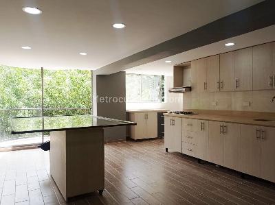 Apartamento de 3 alcobas en arriendo en Los Naranjos, Medellín, 91 m² · foto 3 de 13
