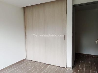 Apartamento de 3 alcobas en arriendo en Los Naranjos, Medellín, 91 m² · foto 9 de 13