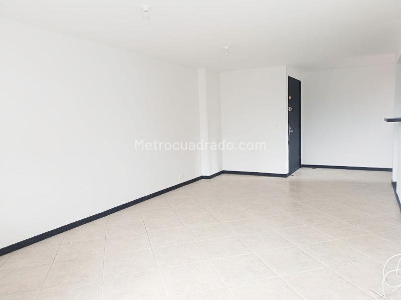 3BR Apartment for Rent with Balcony and Covered Parking in El Poblado - 2