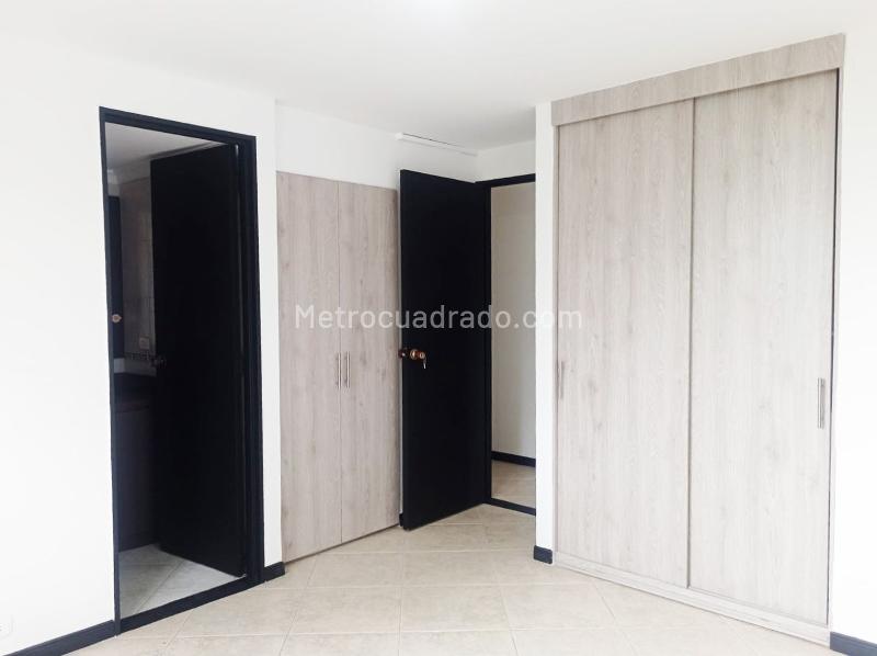 3BR Apartment for Rent with Balcony and Covered Parking in El Poblado - 9
