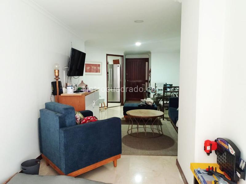 Apartamento Amplio de 2 Alcobas con Terraza en El Poblado - 2