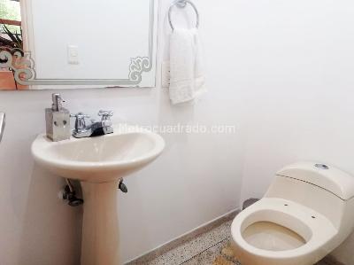 Apartamento de 2 alcobas en venta en El Poblado, Medellín, 210 m² · foto 17 de 19
