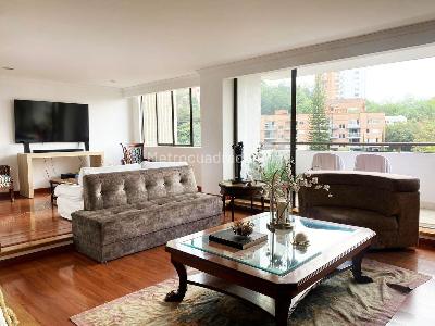 Apartamento de 3 alcobas en arriendo en El Poblado, Medellín, 220 m² · foto 2 de 19